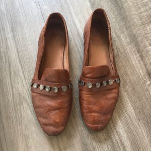Brown leather loafers | Frye 8 | hammered metal